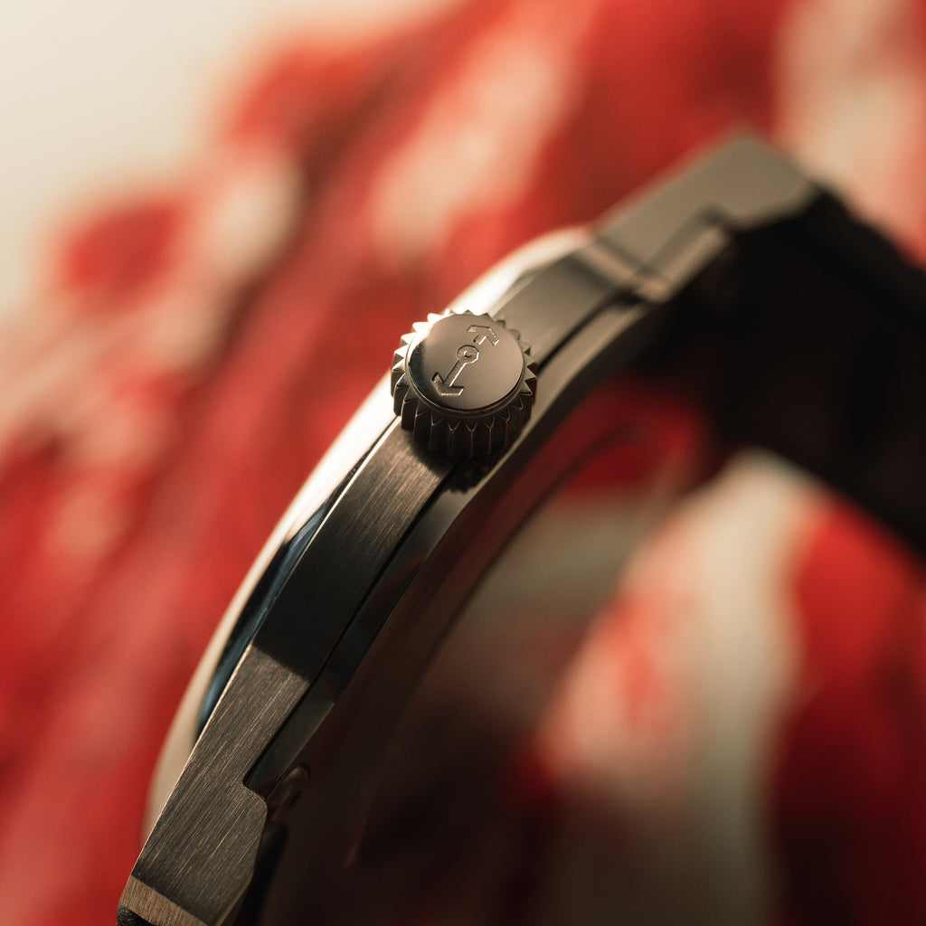 *Limitierte Auflage* 38 mm Standard-Felduhr: Kardinalzifferblatt