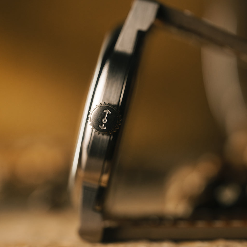 *Limitierte Auflage* 38 mm Standard-Felduhr: Kardinalzifferblatt