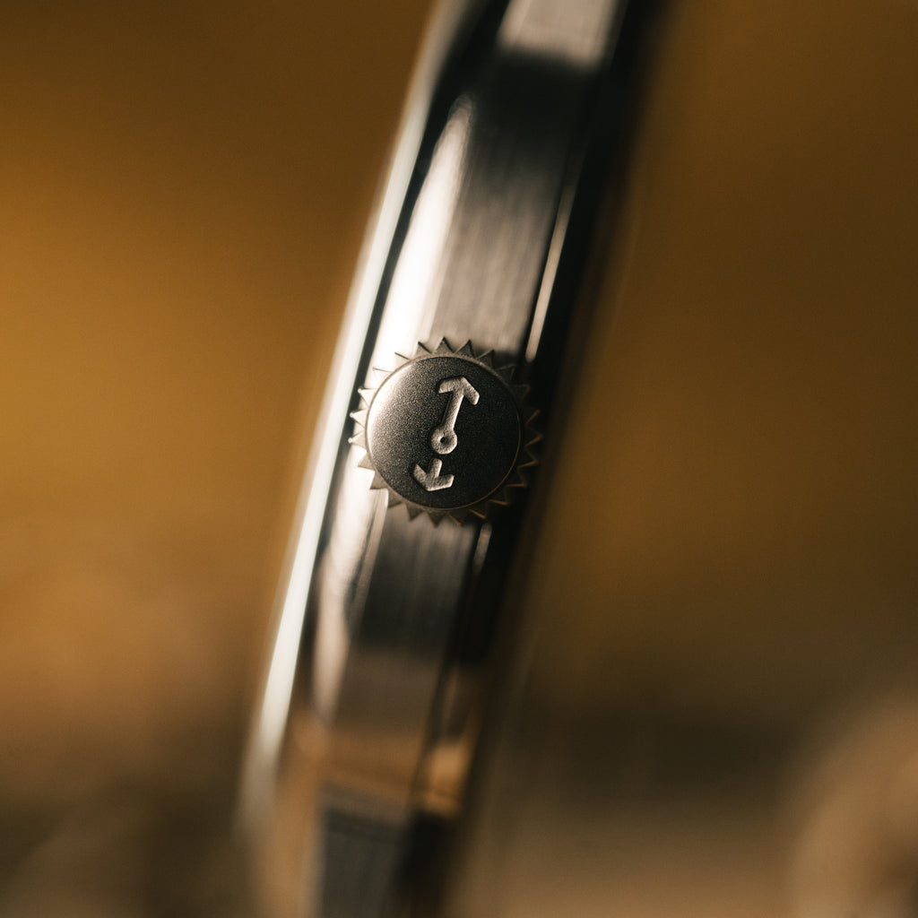 *Limitierte Auflage* 38 mm Standard-Felduhr: Kardinalzifferblatt