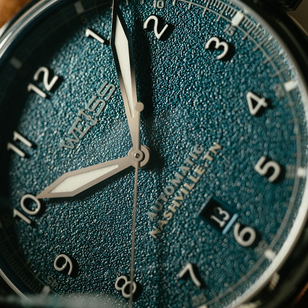 *Limitierte Auflage* Automatische Standard-Felduhr aus Titan, 38 mm, mit Datum: Strukturiertes schwarzes Zifferblatt