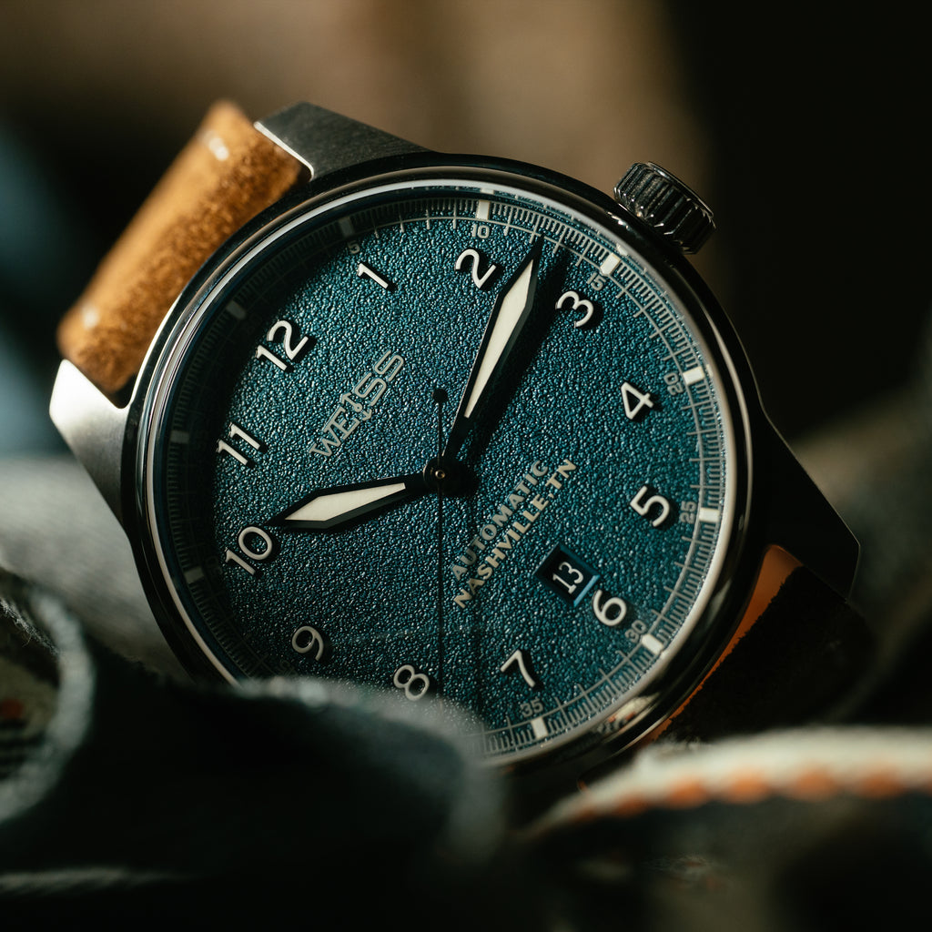 *Limitierte Auflage* Automatische Standard-Felduhr aus Titan, 38 mm, mit Datum: Strukturiertes schwarzes Zifferblatt
