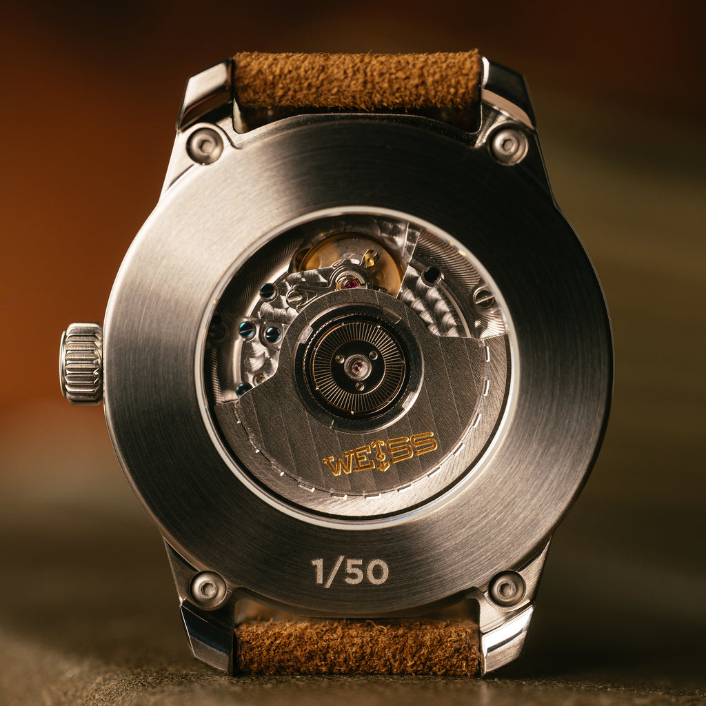 *Édition limitée* Montre de terrain automatique standard en titane 38 mm avec date : cadran noir texturé