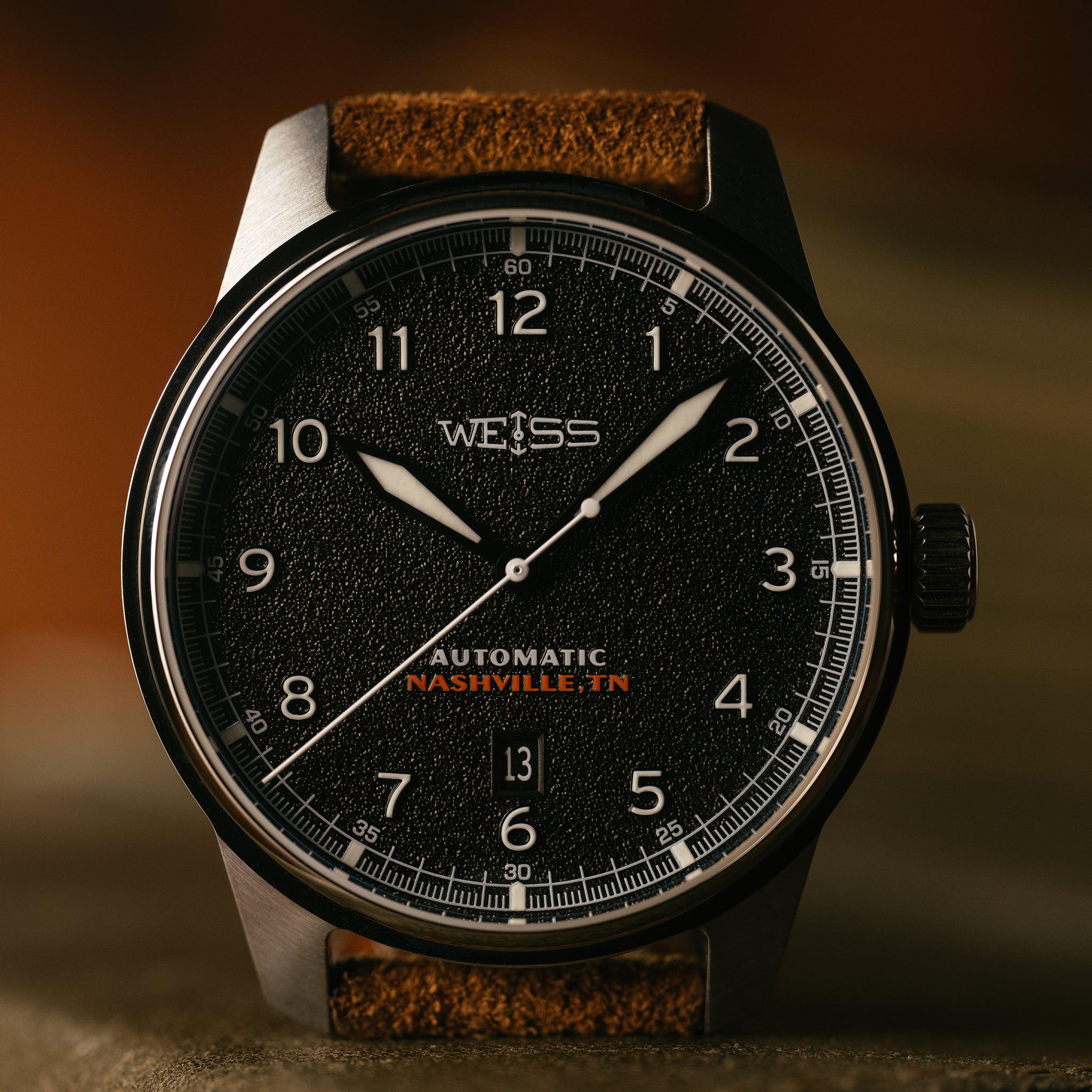 *Édition limitée* Montre de terrain automatique standard en titane 38 mm avec date : cadran noir texturé